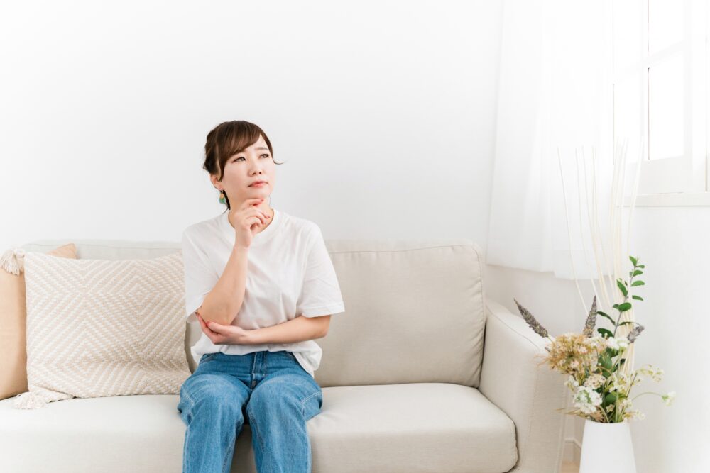 悩む 女性 30代